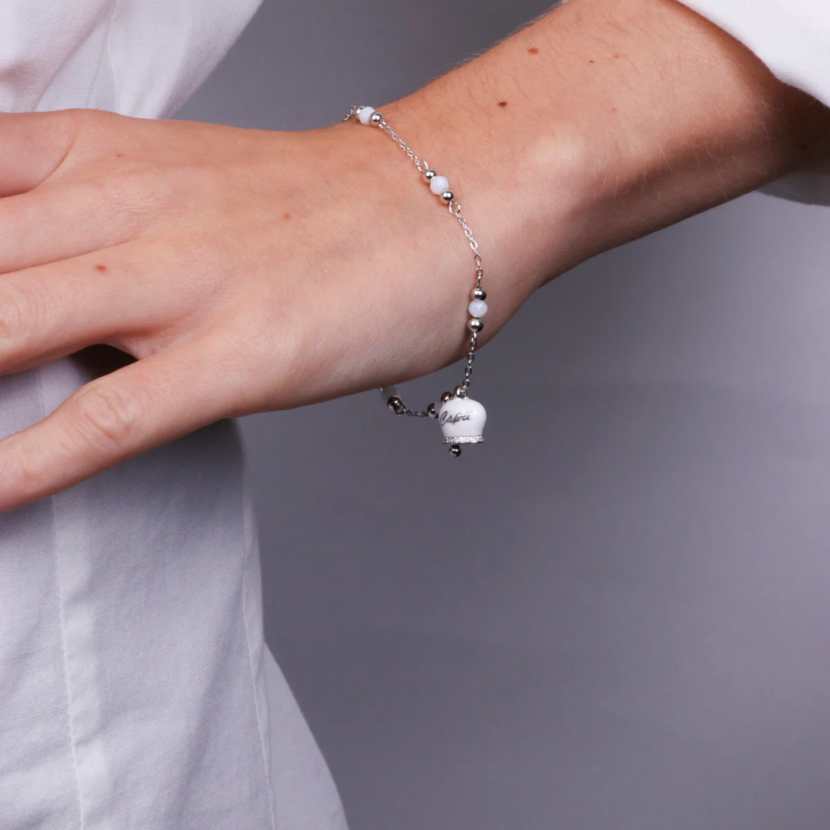 BYSIMON Bracciale in Argento 925 con campanella bianca 1702482 - immagine 2